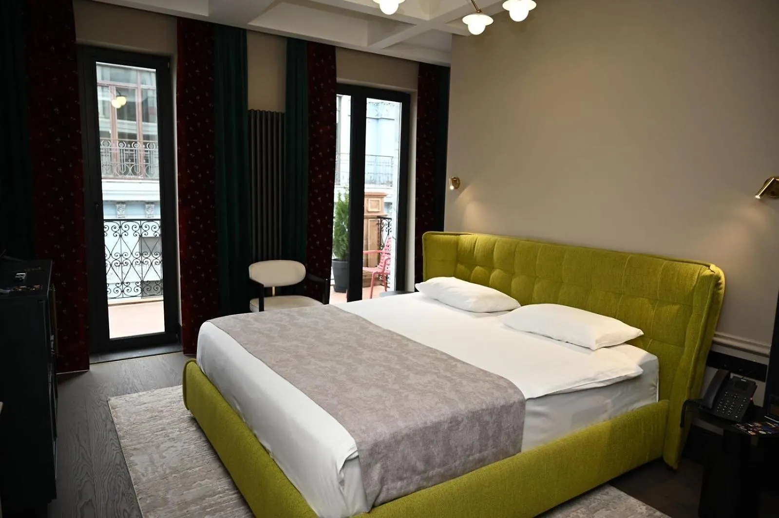 Hotel Retro Батуми 4*,
